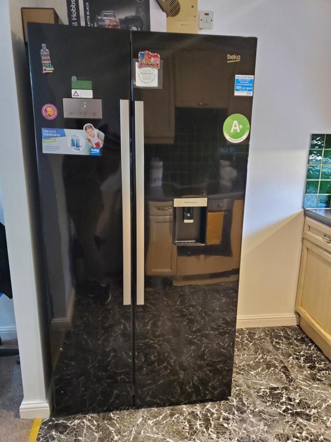 Lovely 2 Bed Flat/Apt In East London- Nice Estate. Dagenham Extérieur photo