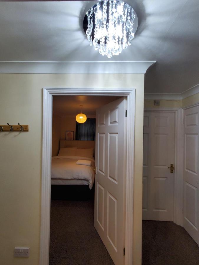 Lovely 2 Bed Flat/Apt In East London- Nice Estate. Dagenham Extérieur photo