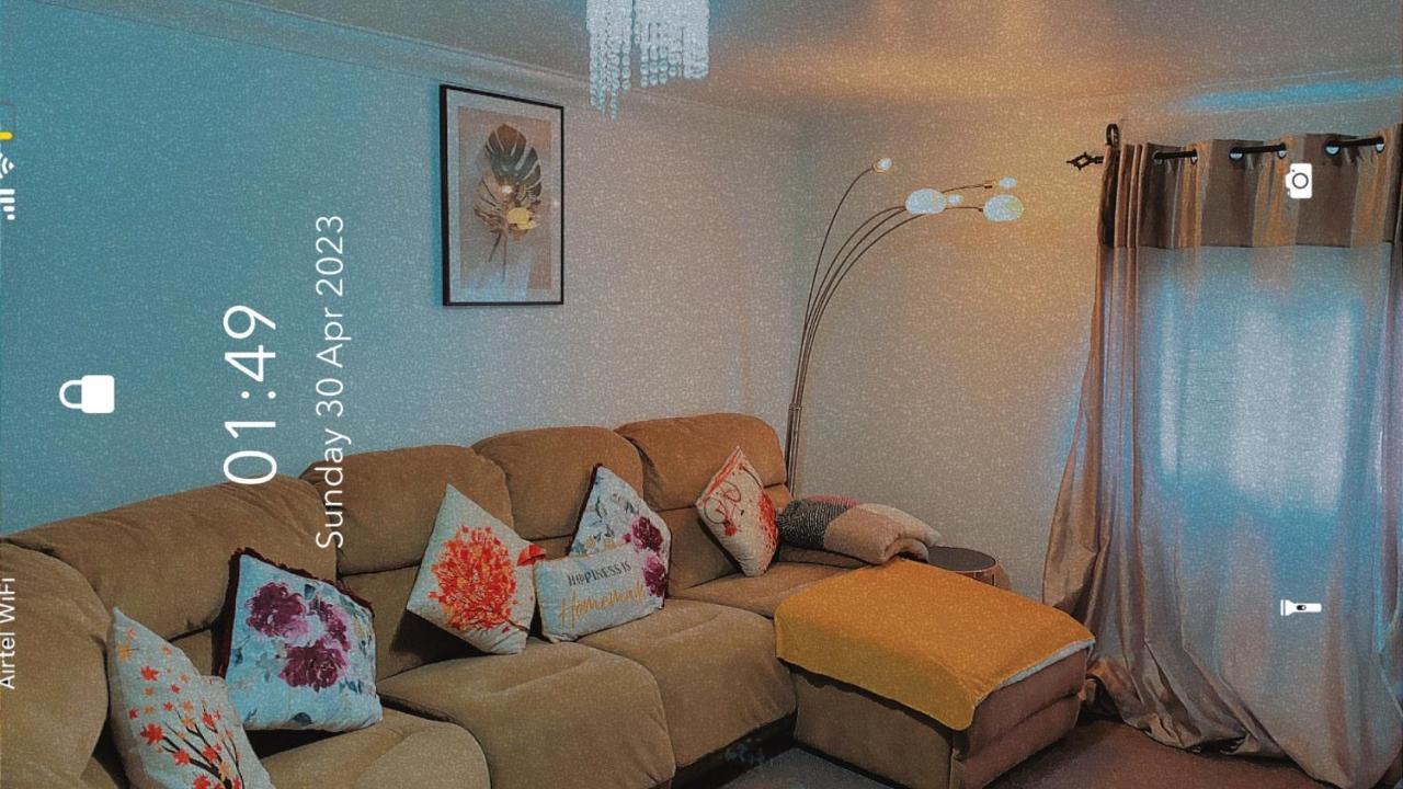 Lovely 2 Bed Flat/Apt In East London- Nice Estate. Dagenham Extérieur photo