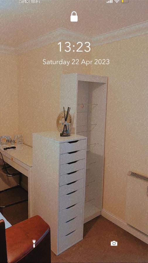 Lovely 2 Bed Flat/Apt In East London- Nice Estate. Dagenham Extérieur photo