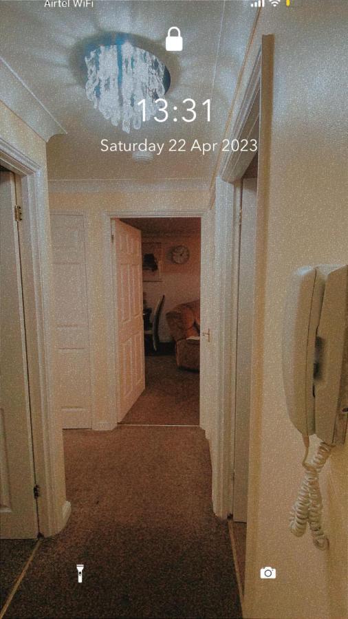 Lovely 2 Bed Flat/Apt In East London- Nice Estate. Dagenham Extérieur photo