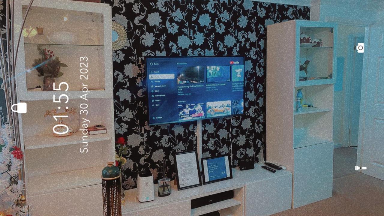 Lovely 2 Bed Flat/Apt In East London- Nice Estate. Dagenham Extérieur photo