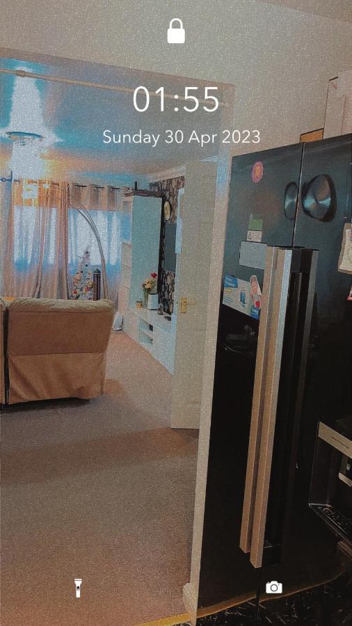 Lovely 2 Bed Flat/Apt In East London- Nice Estate. Dagenham Extérieur photo
