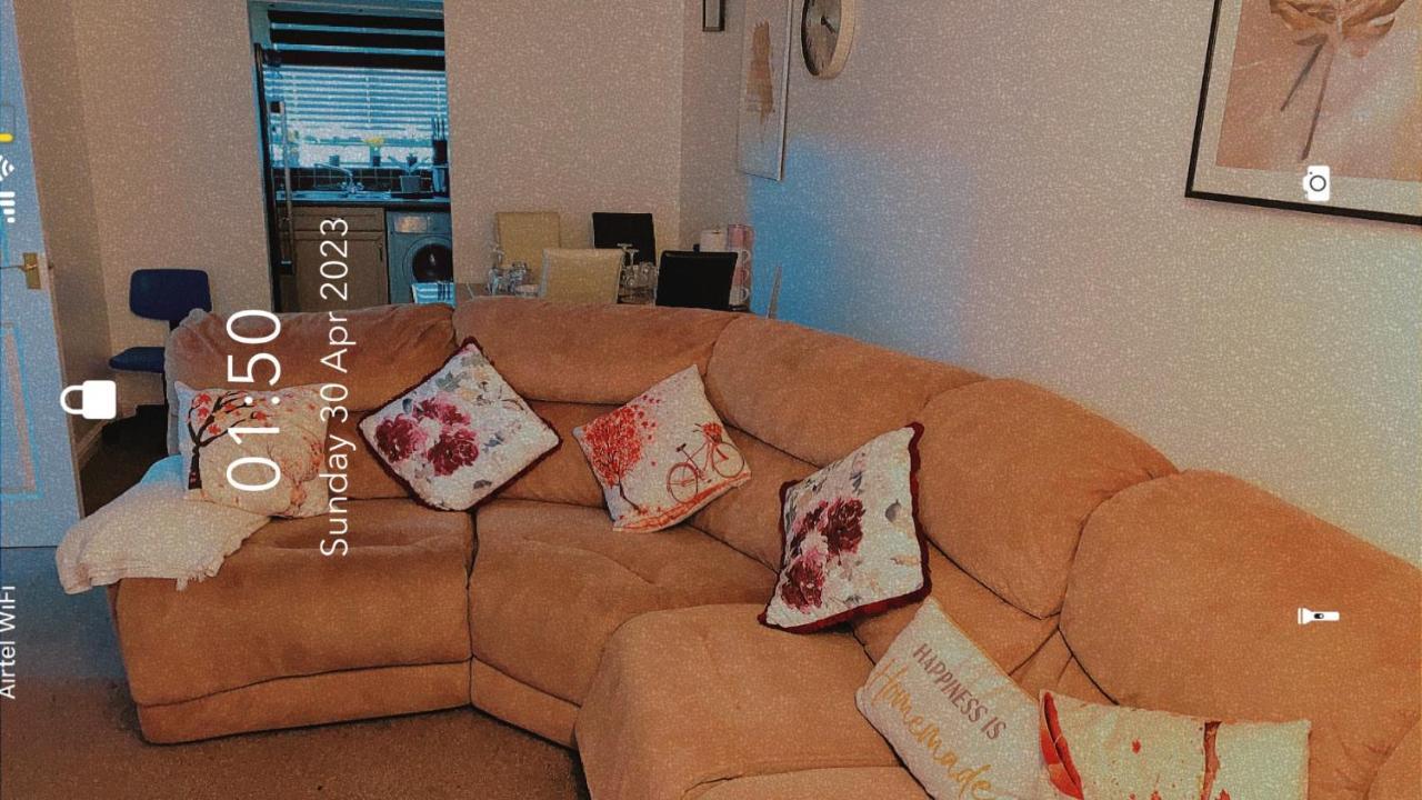Lovely 2 Bed Flat/Apt In East London- Nice Estate. Dagenham Extérieur photo